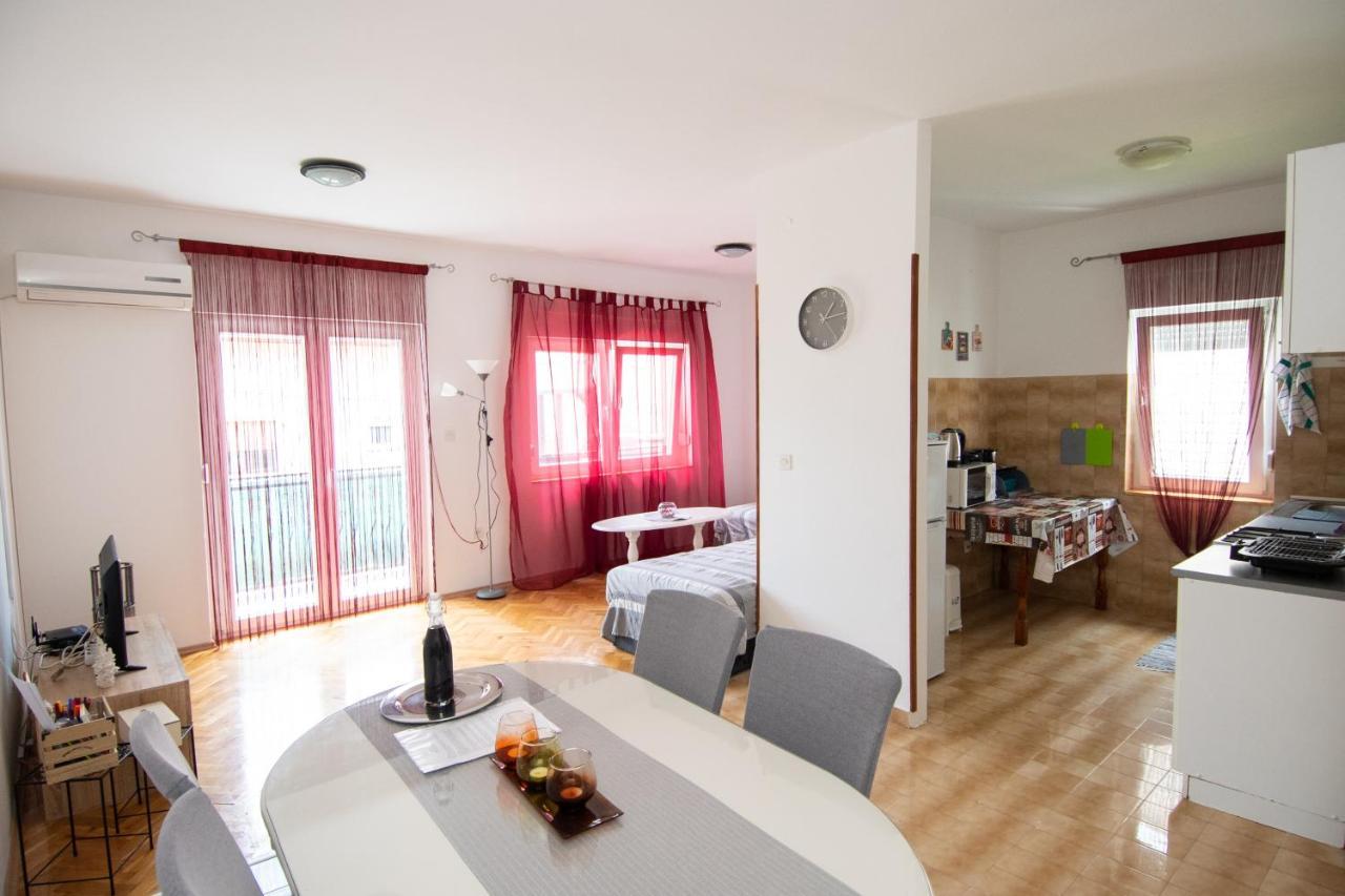 Kaštela Apartmani Ivana מראה חיצוני תמונה